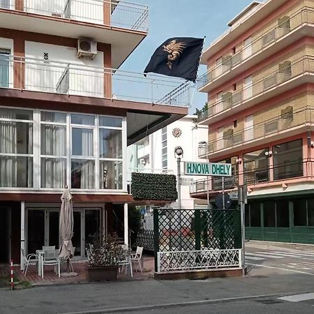 Hotel Nova Dhely リミニ エクステリア 写真