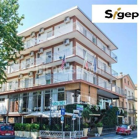 Hotel Nova Dhely リミニ エクステリア 写真