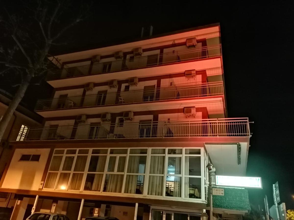 Hotel Nova Dhely リミニ エクステリア 写真
