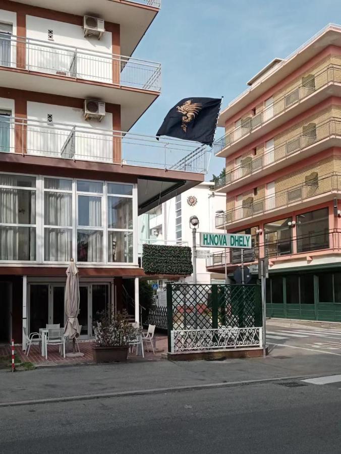 Hotel Nova Dhely リミニ エクステリア 写真