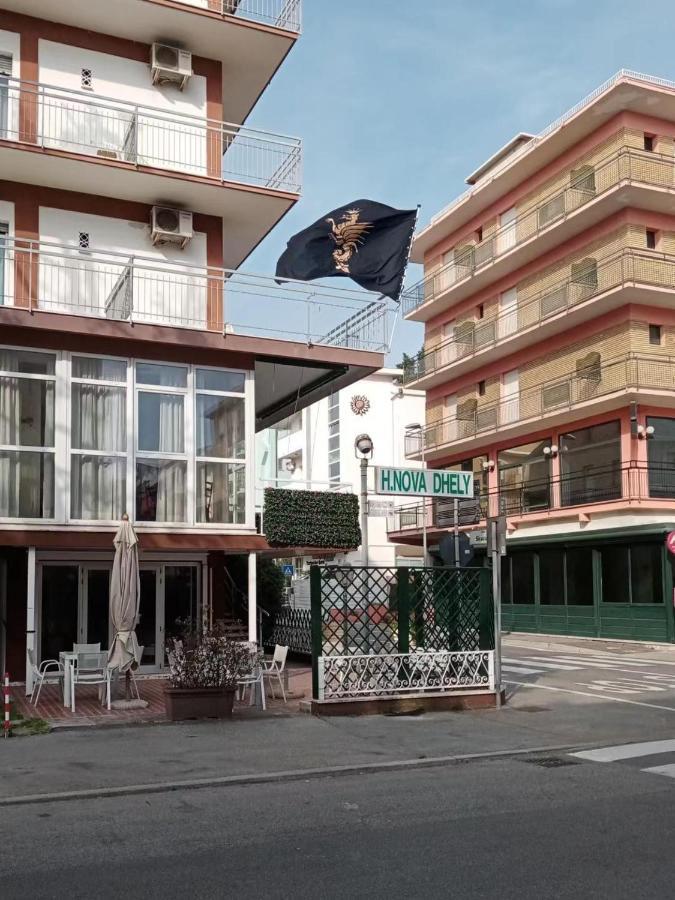 Hotel Nova Dhely リミニ エクステリア 写真