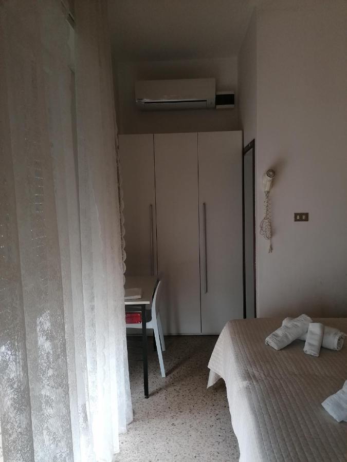 Hotel Nova Dhely リミニ エクステリア 写真