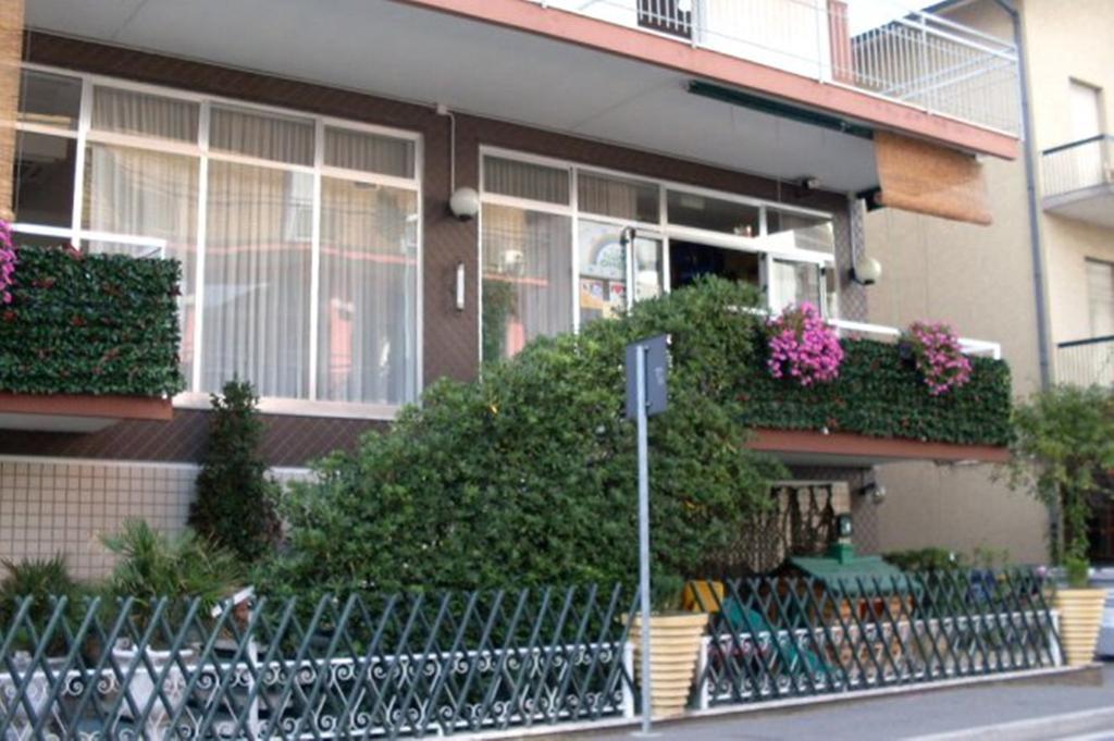 Hotel Nova Dhely リミニ エクステリア 写真